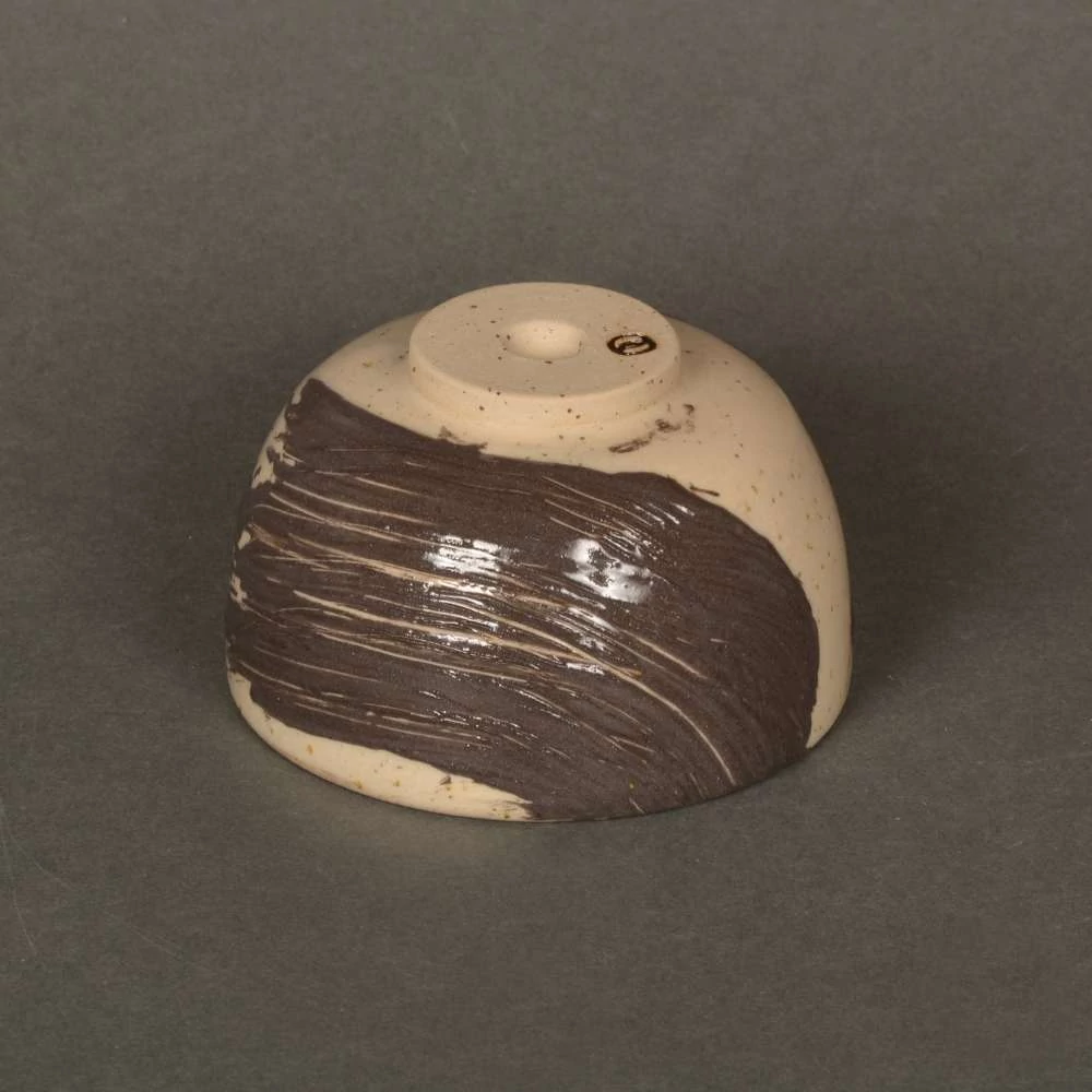 Kép 3/4 - Chawan Hakeme japán teáscsésze alulról