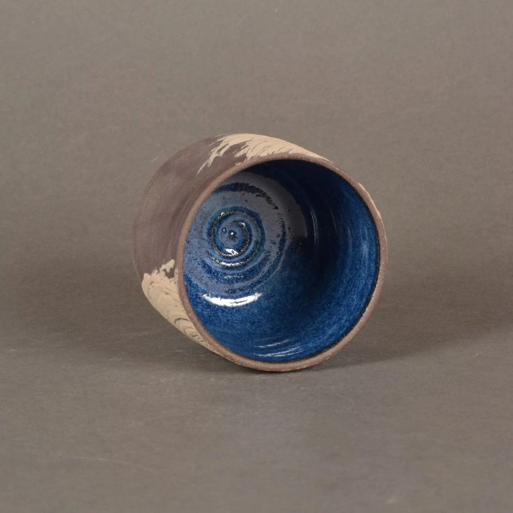 Chawan Ni, Hakeme technikával készült  csésze, díszdobozban is