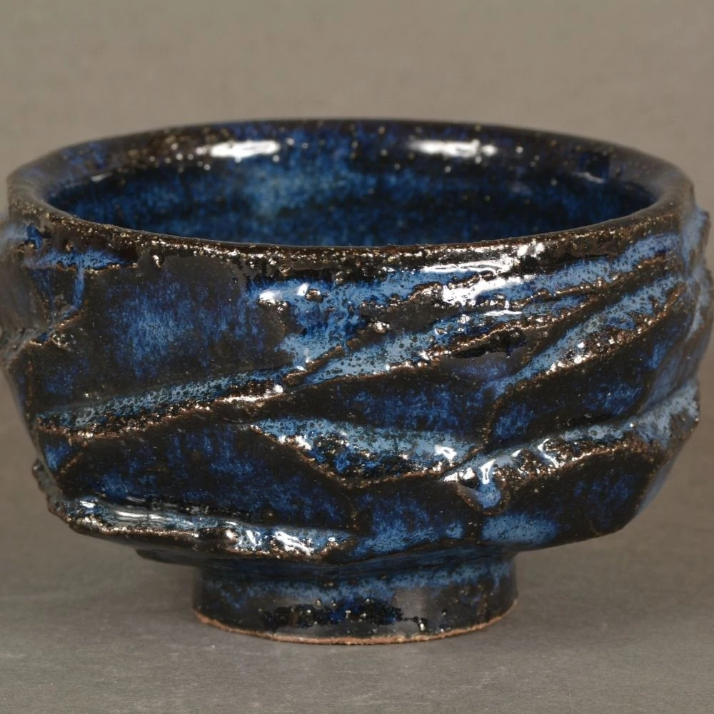 Kép 2/4 - Chawan Chikara, kurinuki japán teáscsésze oldalról