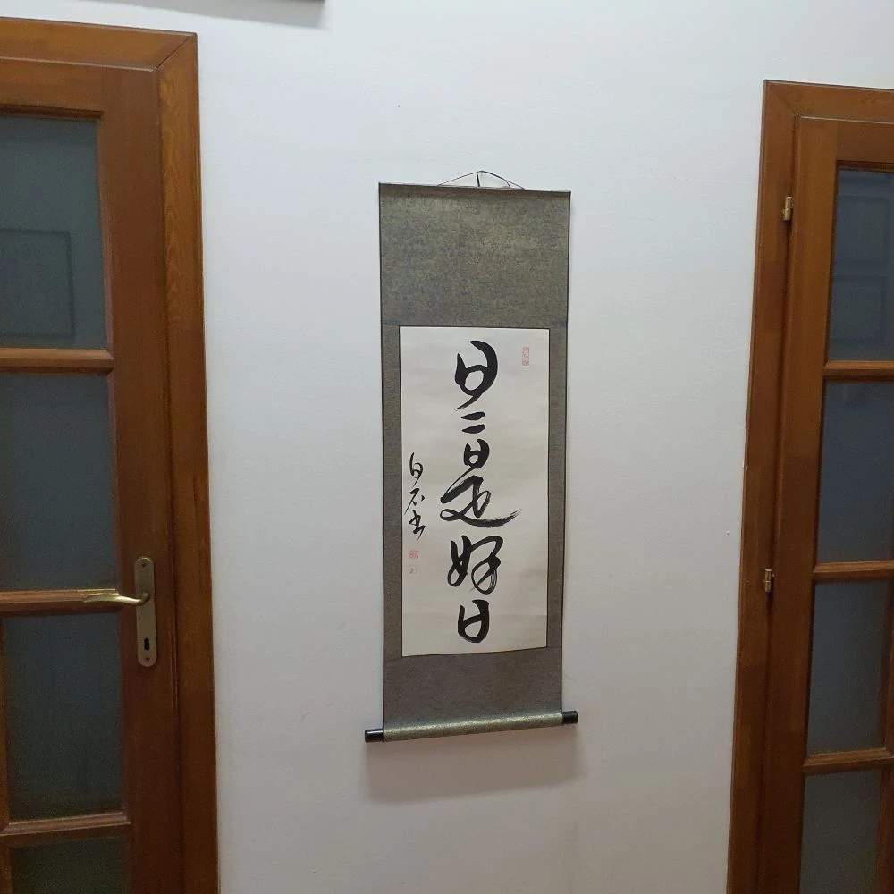 Kép 2/9 - "Nichi Nichi Korekó Jitsu" ("Minden nap jó nap") kézzel festett kakejiku - ELADVA
