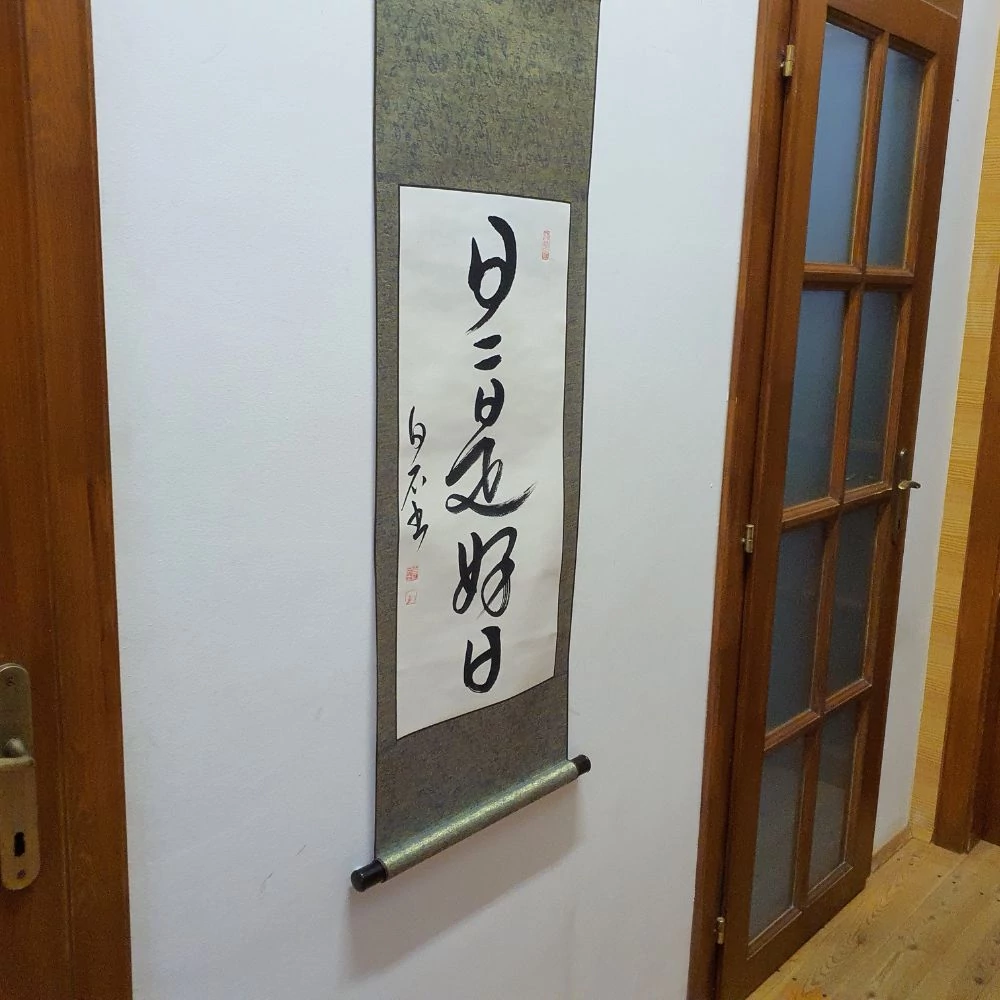 Kép 7/9 - "Nichi Nichi Korekó Jitsu" ("Minden nap jó nap") kézzel festett kakejiku - ELADVA