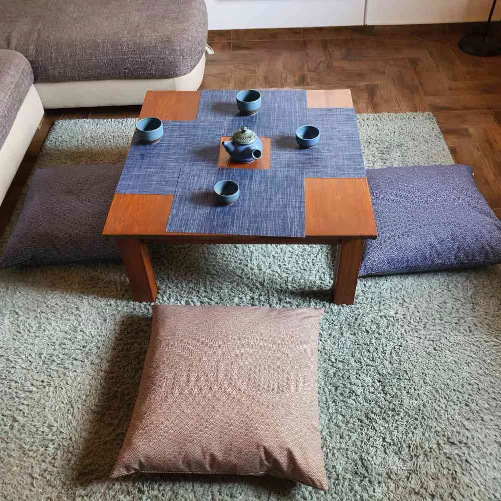 Kép 3/6 - Hatalmas, japán ülőpárna (zabuton), aranybarna hullámmintával (55 cm x 55 cm)