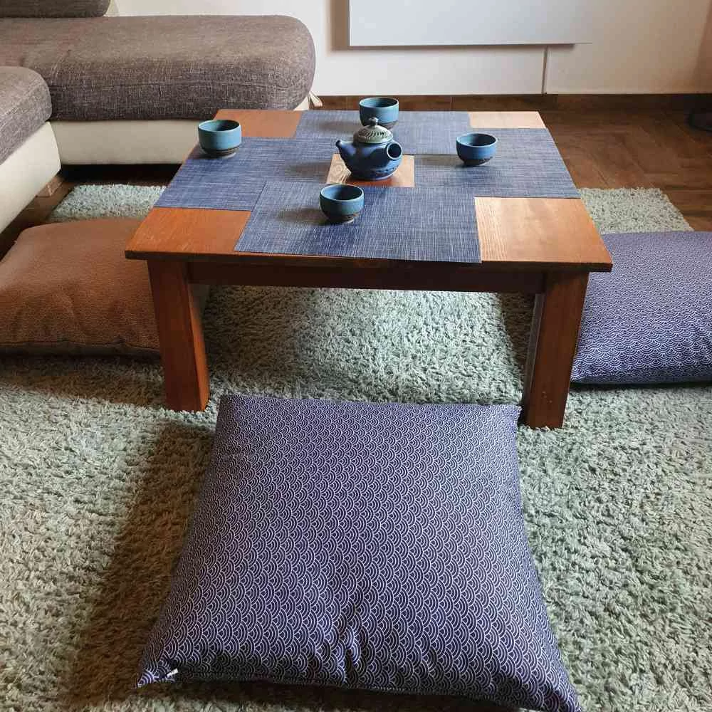 Kép 3/6 - Hatalmas, japán ülőpárna (zabuton), indigókék hullámmintával (55 cm x 55 cm)