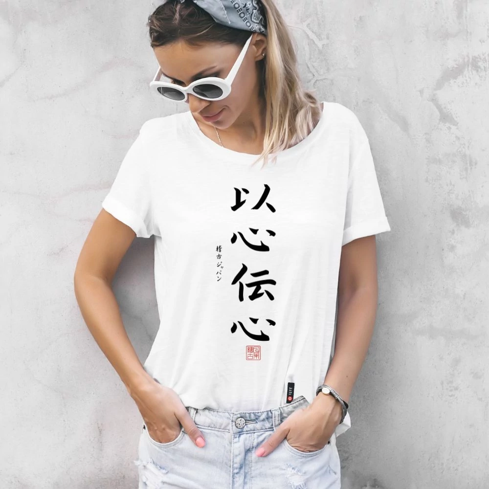 Kép 1/5 - "Lélektől lélekig” női kereknyakú póló, japán írásjegyekkel