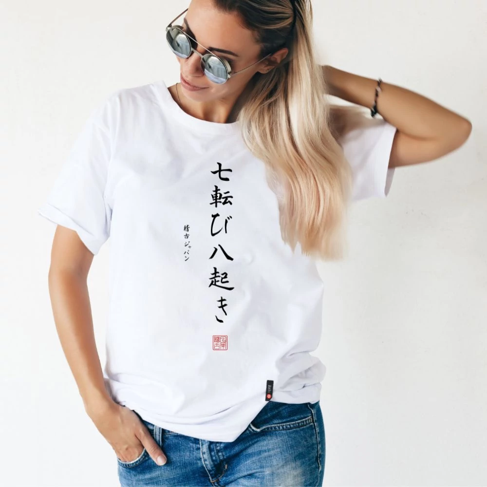 Kép 1/5 - "Ha elesel hétszer..." női kereknyakú póló, japán írásjegyekkel